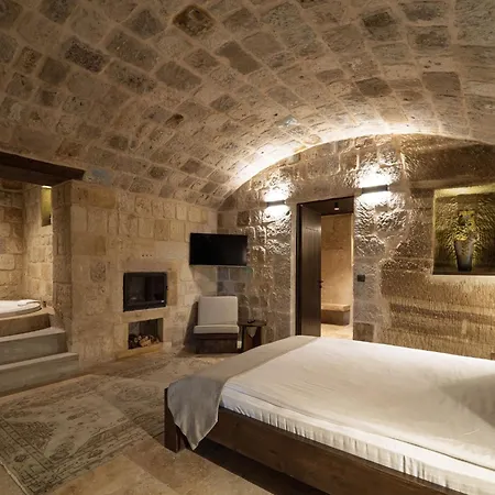 Luvi Cave Szálloda 3*