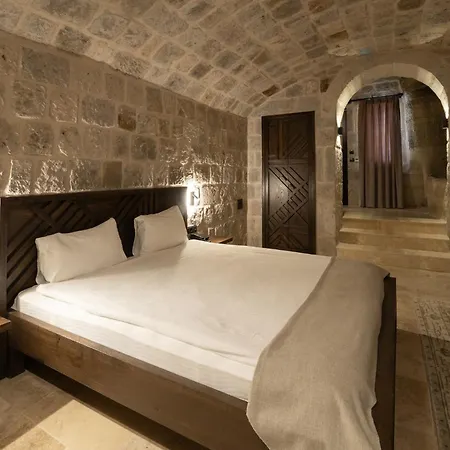 Luvi Cave Γκόρεμε