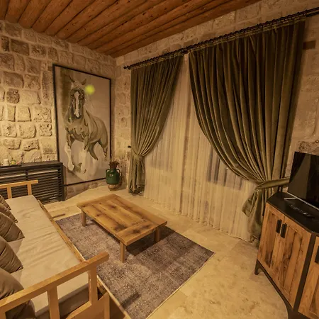 Szálloda Luvi Cave 3*