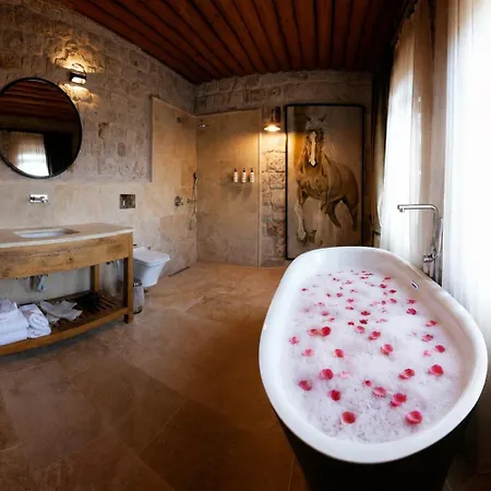 Luvi Cave Szálloda 3*