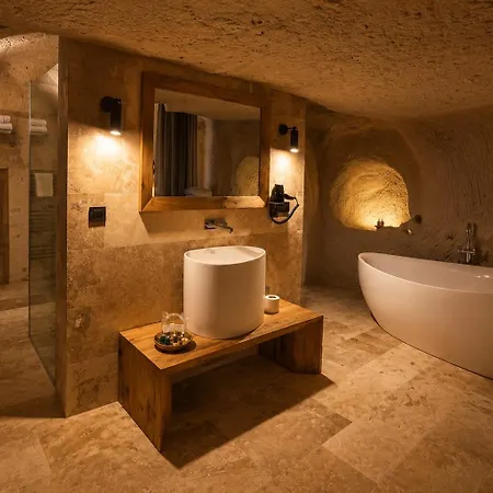Szálloda Luvi Cave 3*