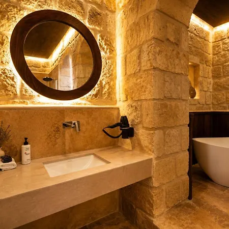 Luvi Cave Szálloda 3*