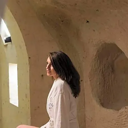 Luvi Cave Szálloda 3*