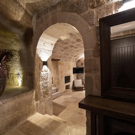 Luvi Cave מלון 3*