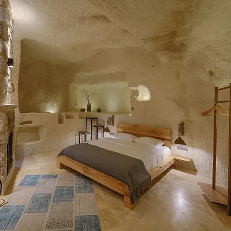 Luvi Cave מלון